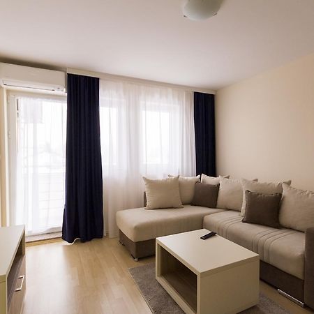 Airport Hotel Garni Belgrad Exteriör bild