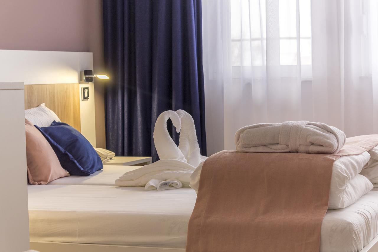 Airport Hotel Garni Belgrad Exteriör bild