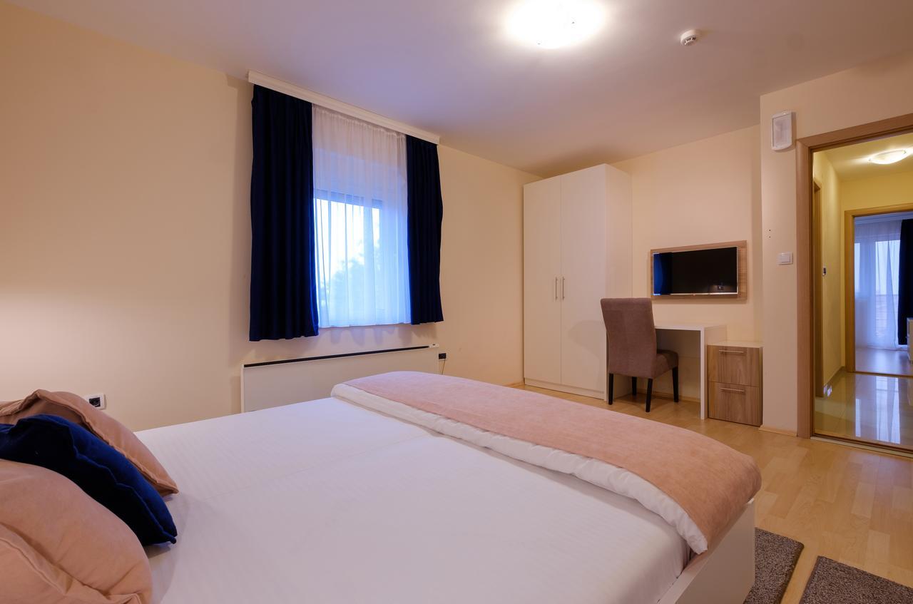 Airport Hotel Garni Belgrad Exteriör bild