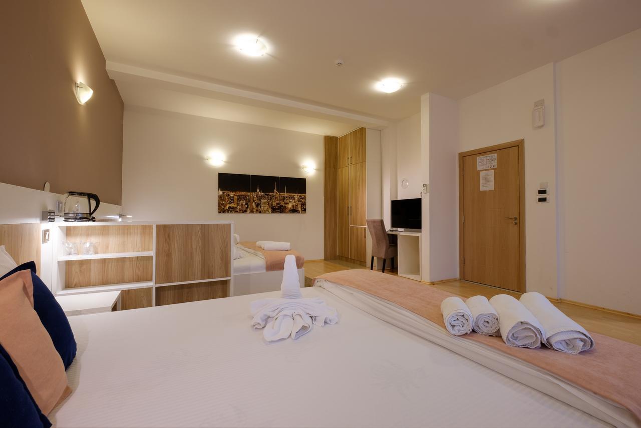 Airport Hotel Garni Belgrad Exteriör bild