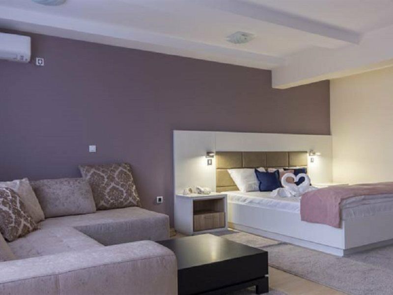Airport Hotel Garni Belgrad Exteriör bild